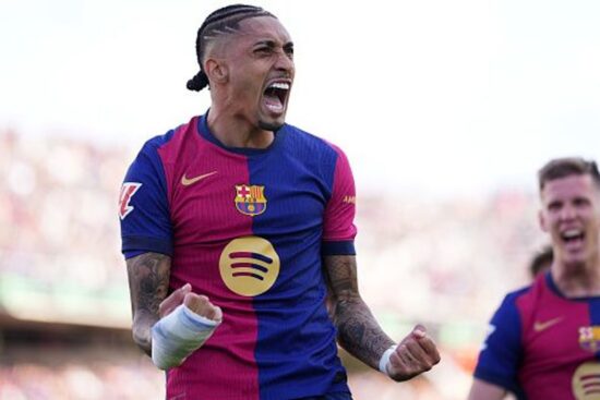 Raphinha faz história no Barcelona e divide torcida