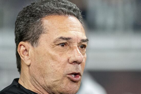 Luxemburgo está de volta ao futebol e selou acordo com Santos