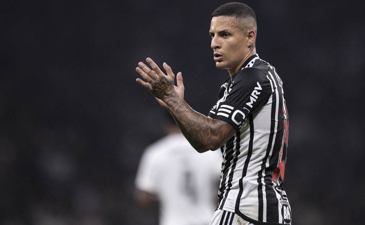 Cuca terá de volta Arana e Júnior Santos no Atlético contra o Cruzeiro