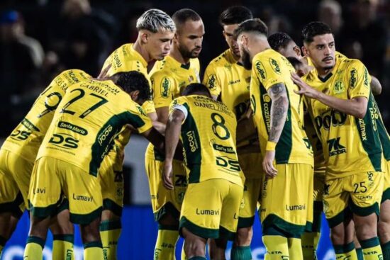 Torcida do Mirassol se rende a Walter após estreia no Brasileirão