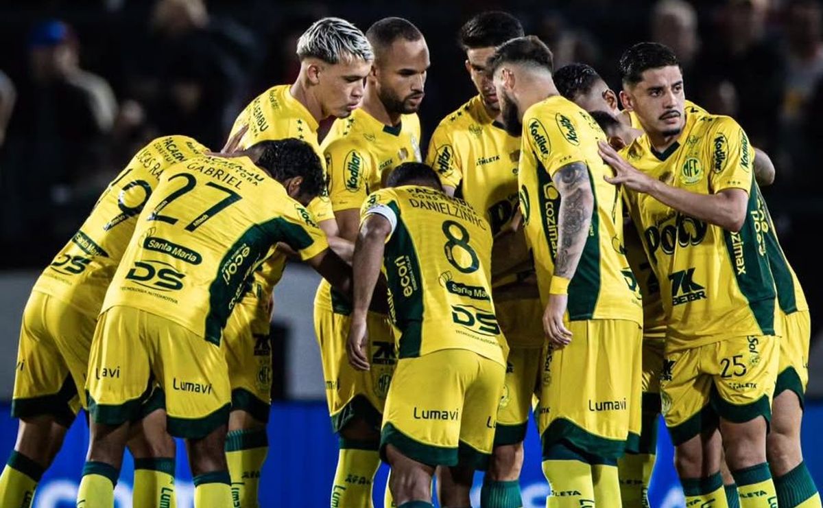 Torcida do Mirassol se rende a Walter após estreia no Brasileirão