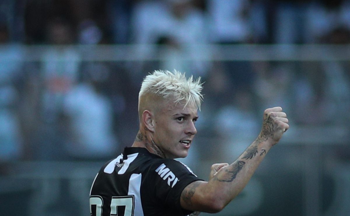 Flamengo, Palmeiras e Corinthians monitoram situação de Roger Guedes