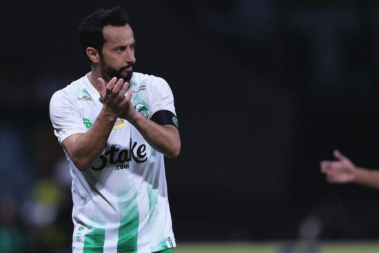 Nenê sofre lesão grau II e está fora dos próximos jogos do Juventude na Série A
