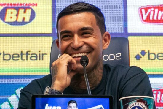 Dudu reascende polêmica sobre campo sintético no Atlético-MG