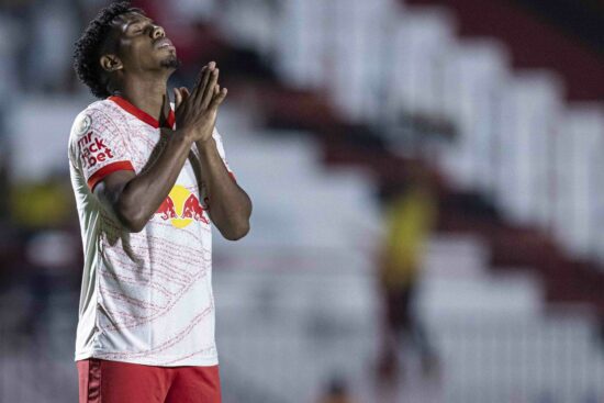 Bragantino pode ter retorno de Hurtado para jogo contra o líder Palmeiras
