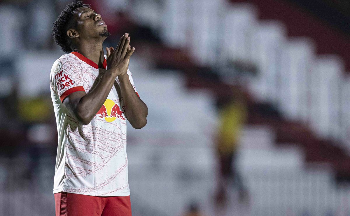 Bragantino pode ter retorno de Hurtado para jogo contra o líder Palmeiras