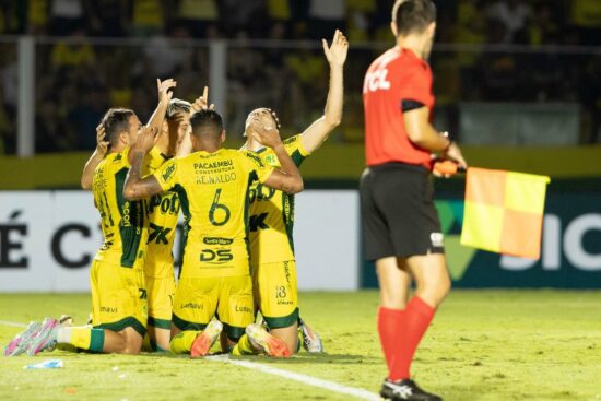 Mirassol recupera lesionados e pode ter força máxima diante do Inter no Beira-Rio