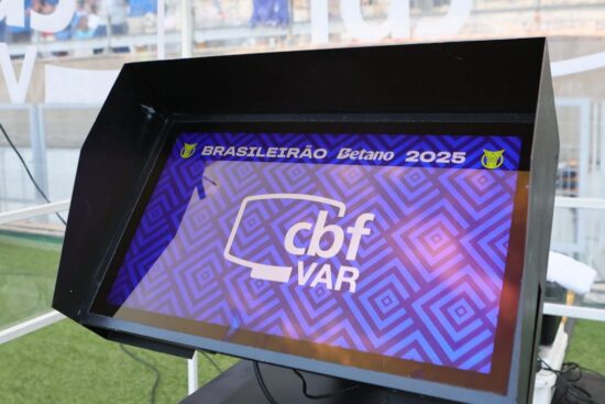 Mudanças no VAR são discutidas entre Clubes e CBF