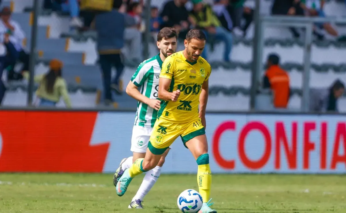 Após três jogos no banco, Yago Felipe retoma titularidade e ajuda Mirassol