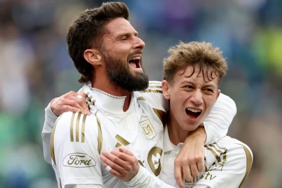 Campeão mundial Giroud é oferecido a times brasileiros