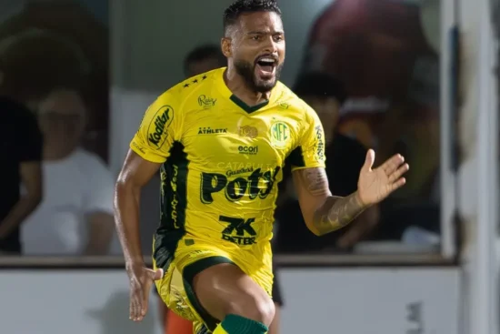 Reinaldo vira assunto nas redes após mais um gol de pênalti pelo Mirassol