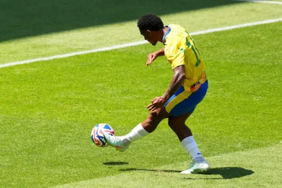 Lucas Ribeiro, do Mamelodi marca gol antológico contra Borussia