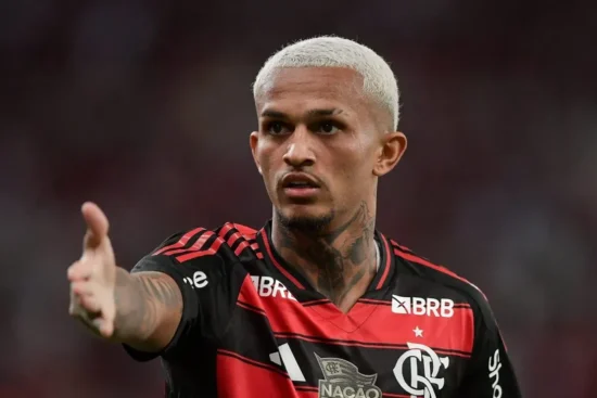 Chelsea divulga interesse em Wesley, do Flamengo