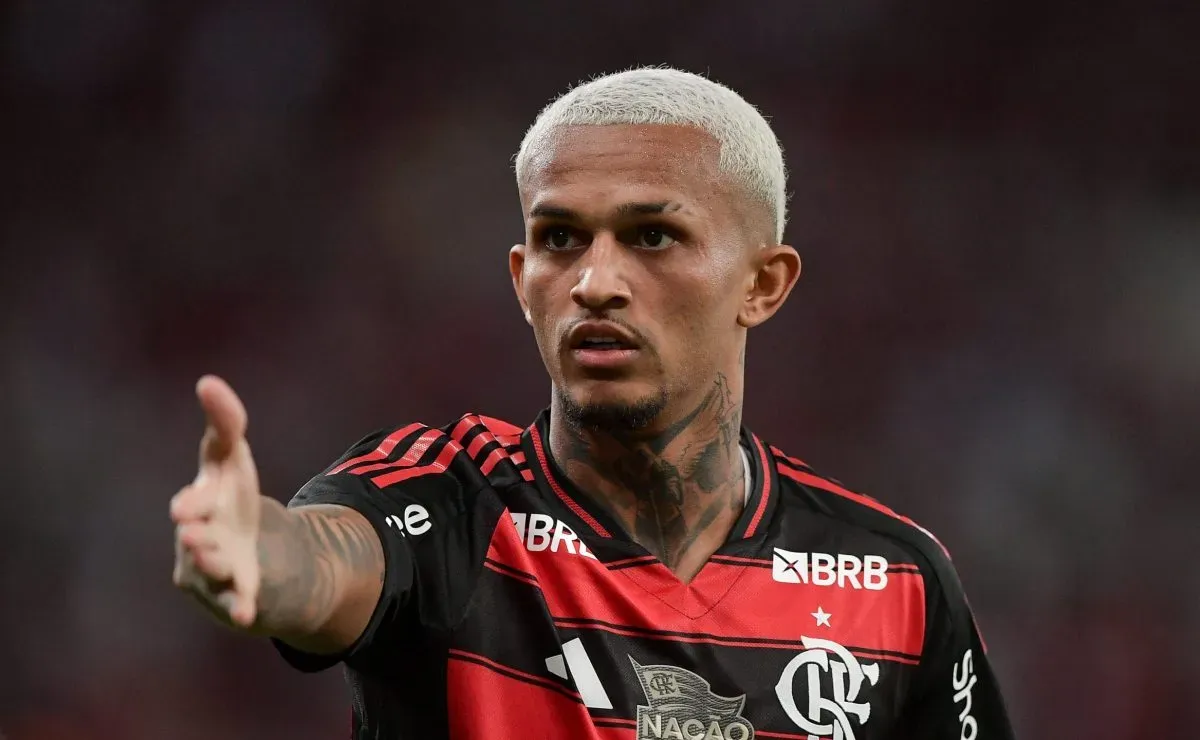 Chelsea divulga interesse em Wesley, do Flamengo
