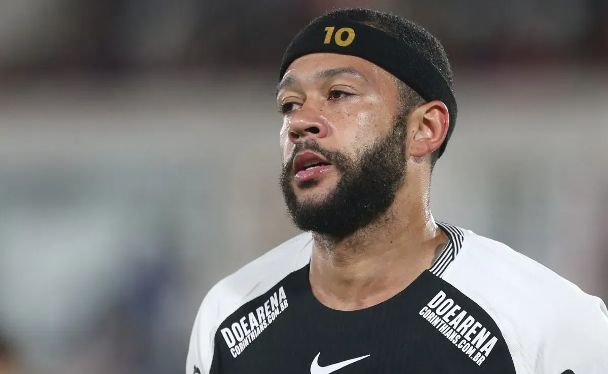 Memphis Depay perde a paciência e manda forte ultimato para diretoria do Corinthians