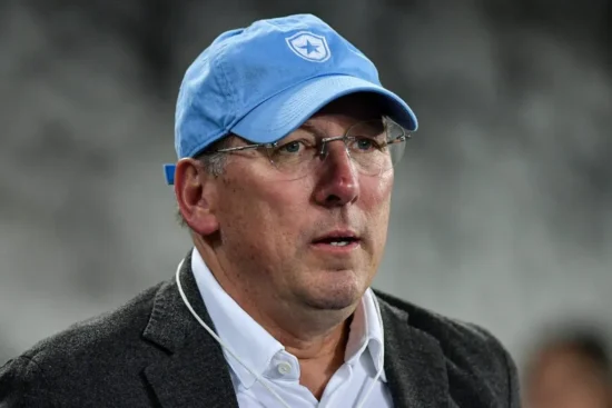 John Textor vê bastidores do Lyon ser exposto após Michele Kang assumir o clube