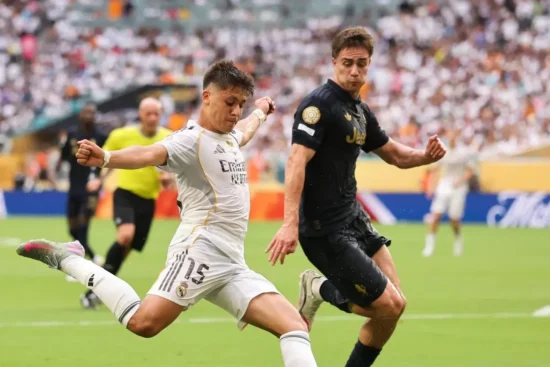Turco do Real Madrid toma conta do meio contra Juventus e enlouquece as redes