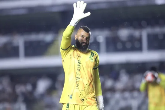 Alex Muralha entra na briga por recorde de partidas no Mirassol
