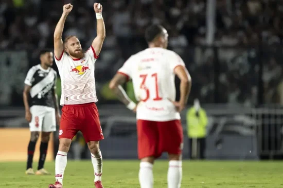 Pitta destaca preparação física e tática do Bragantino para duelo com o Corinthians