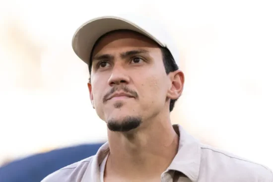 Luís Fabiano critica Filipe Luís por falas contra Pedro