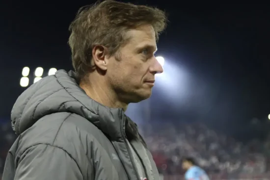 Bragantino arranca empate do São Paulo e Seabra comemora ponto