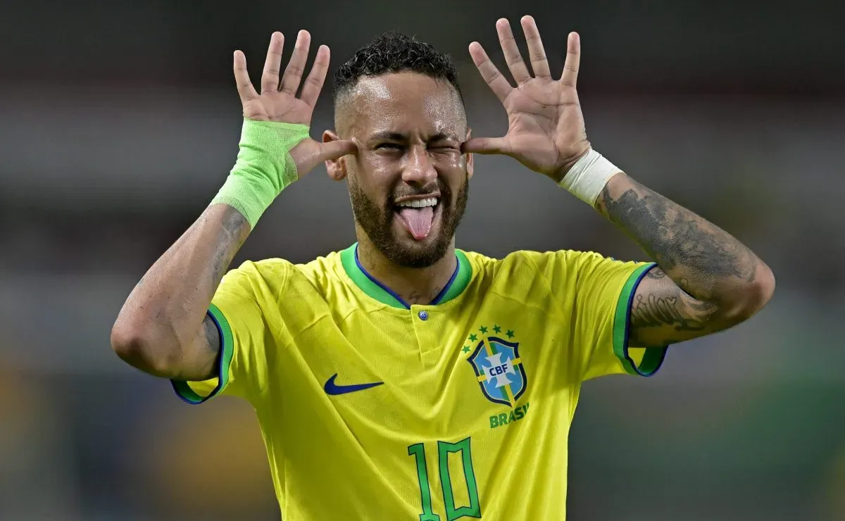 quanto mais Neymar se contorcia de dor...