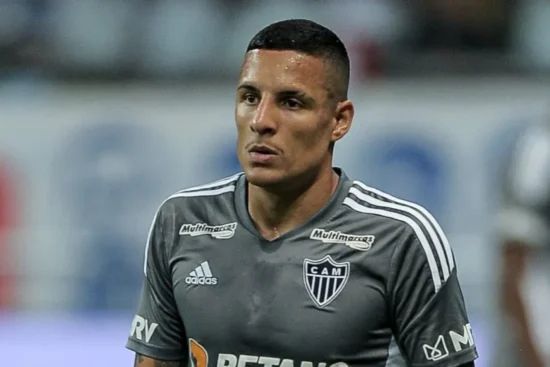 Guilherme Arana só sairá do Atlético Mineiro por R$ 100 milhões