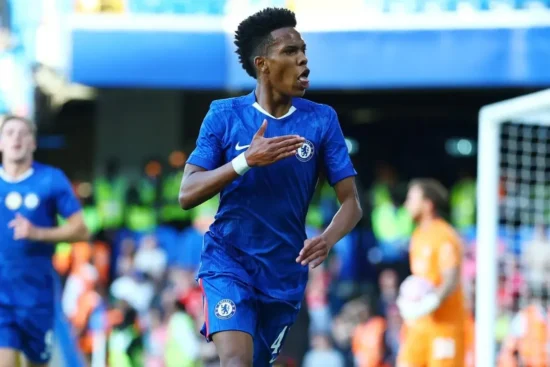 Estêvão estreia com gol pelo Chelsea e anima a torcida