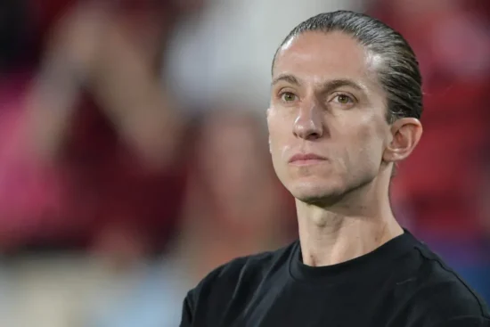 Filipe Luis ainda não responde proposta do Flamengo