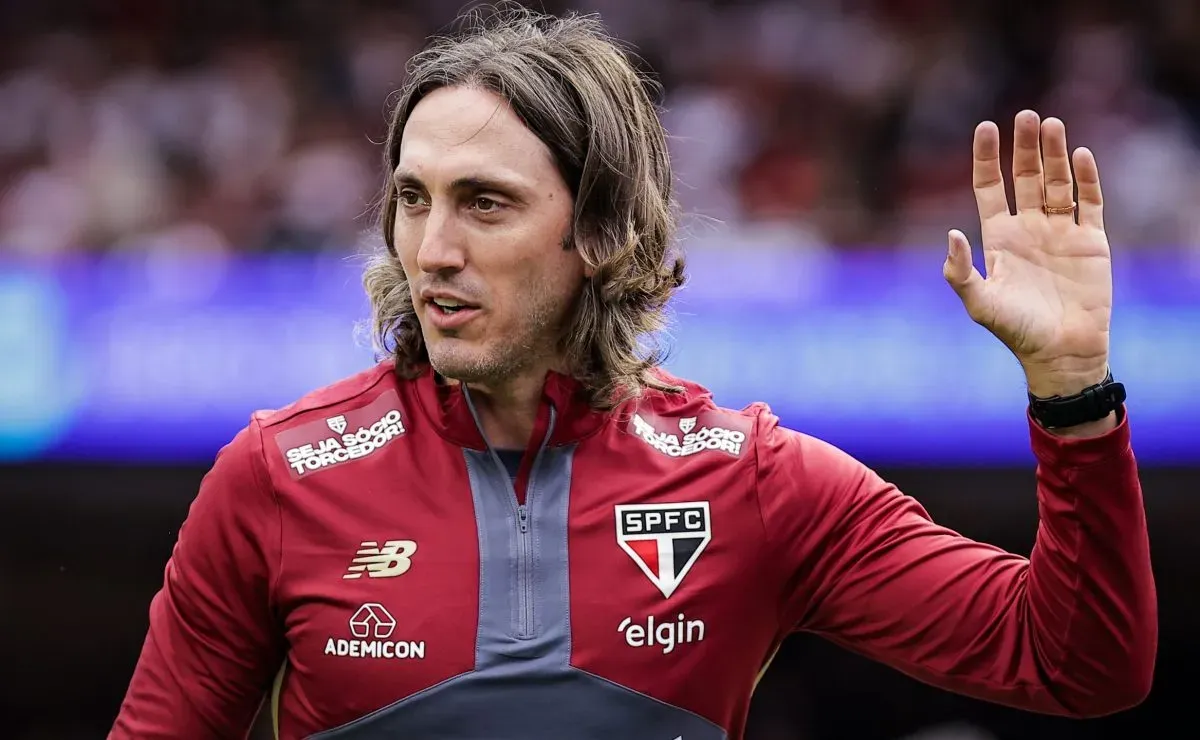 Santos consulta Zubeldía e pode fechar com ex-São Paulo