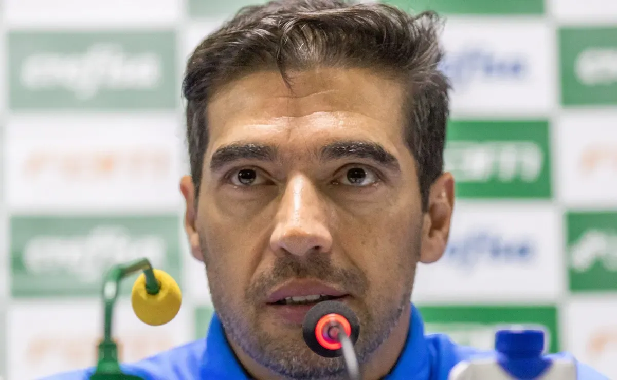 Abel Ferreira diverge do Flamengo e elogia alteração da CBF no calendário
