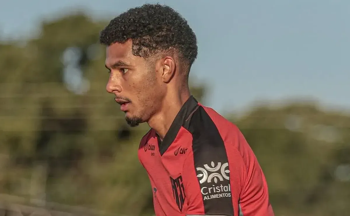Alix Vinicius, do Atlético-GO, chega por empréstimo no Bragantino